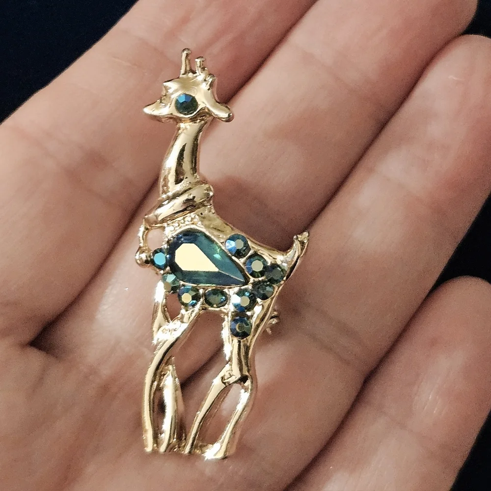 VTG Glodtone Giraffe Brooch Embellished with Emerald Green Rhinestones 1.75